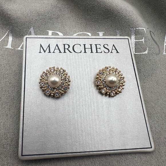 Marchesa Pearl and Gold  studs Earrings - Picture 7 of 8